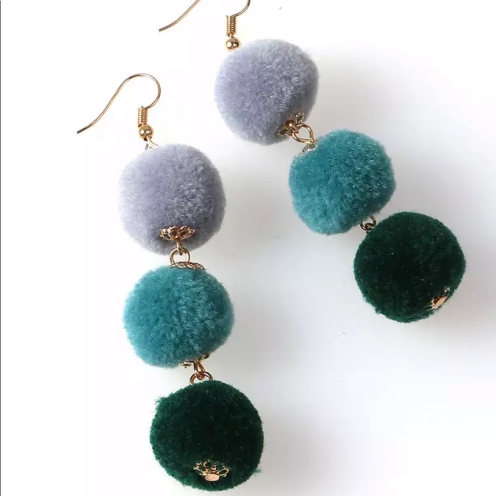 Pom Pom earring